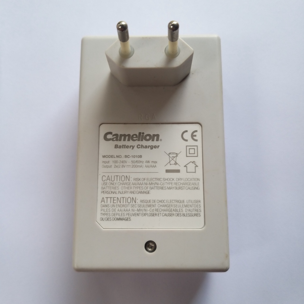 Bộ  sạc  Camelion BC-1010B  dùng  cho  4 viên pin  sạc  AA/AAA