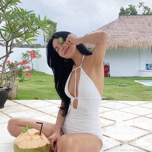 Bikini cut-out ngực siêu xinh