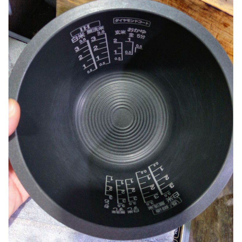 Nồi cơm IH Toshiba 0,63 Lít 2015 Made in Japan nồi còn mới 90% | BigBuy360 - bigbuy360.vn