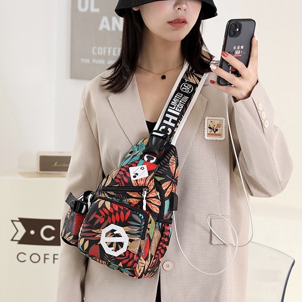 Balo đeo chéo 1 quai họa tiết lá thời trang