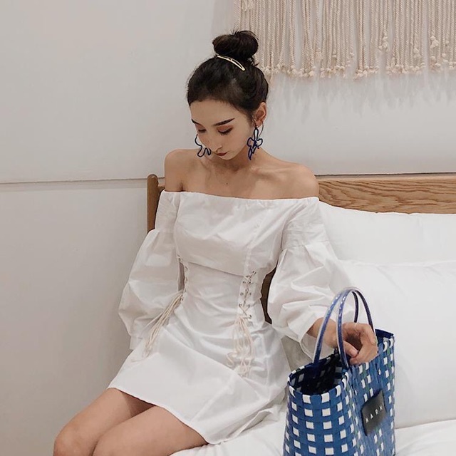 Váy trễ vai tay bồng buộc eo