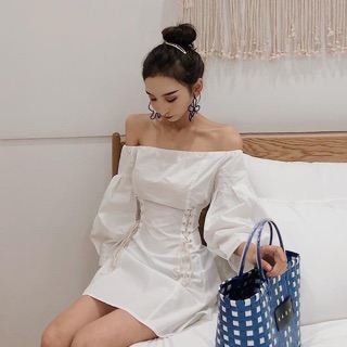 Váy trễ vai tay bồng buộc eo