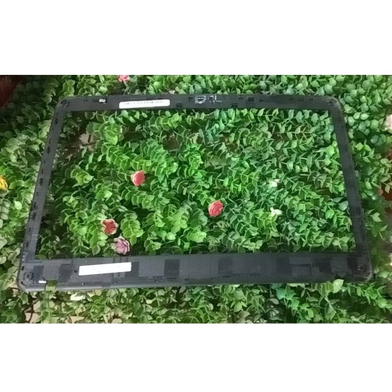 Vỏ mặt B laptop toshiba satellite U845 ( vỏ chất nhựa )