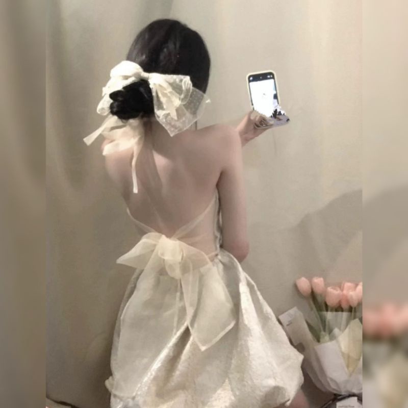 Váy đầm Công chúa dáng xòe hở lưng tay bồng thắt nơ màu kem loại đẹp
