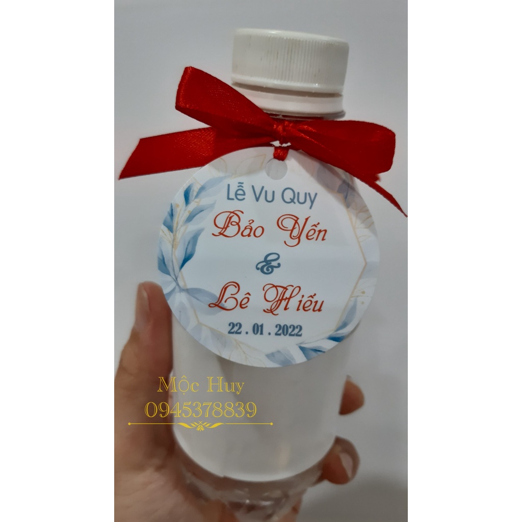 1 Set gồm 15 thẻ tag tròn  dùng để treo dán chai nước suối trang trí tiệc cưới, tiệc đính hôn,.....
