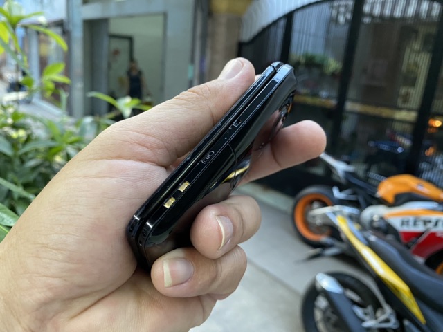 Điện thoại nhật sharp sh-02b màu đen