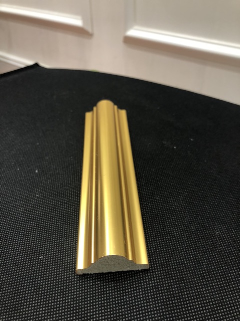 Phào chỉ nhựa vàng ánh kim kích thước 4cm x 2m4 cho Spa - Thẩm mỹ viện