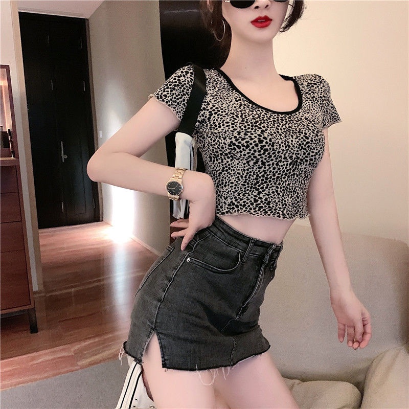 Áo thun nữ ngắn tay cổ tròn họa tiết da báo