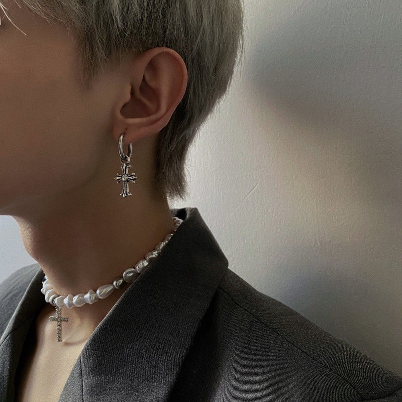 [Thời Trang] Bông Tai Dạng Kẹp Hình Thánh Giá Đính Kim Cương Màu Đen Đậm Phong Cách Gothic Cổ Điển Cho Nam Và Nữ