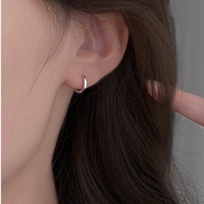 Bông tai bạc thật khoen tròn nhỏ ôm sát tai nhỏ xinh dễ thương