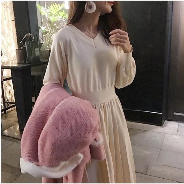 Long sleeve dress women's knitting dress new style in autumn and winter, waist style is slim, with over knee warm sweater and long skirt