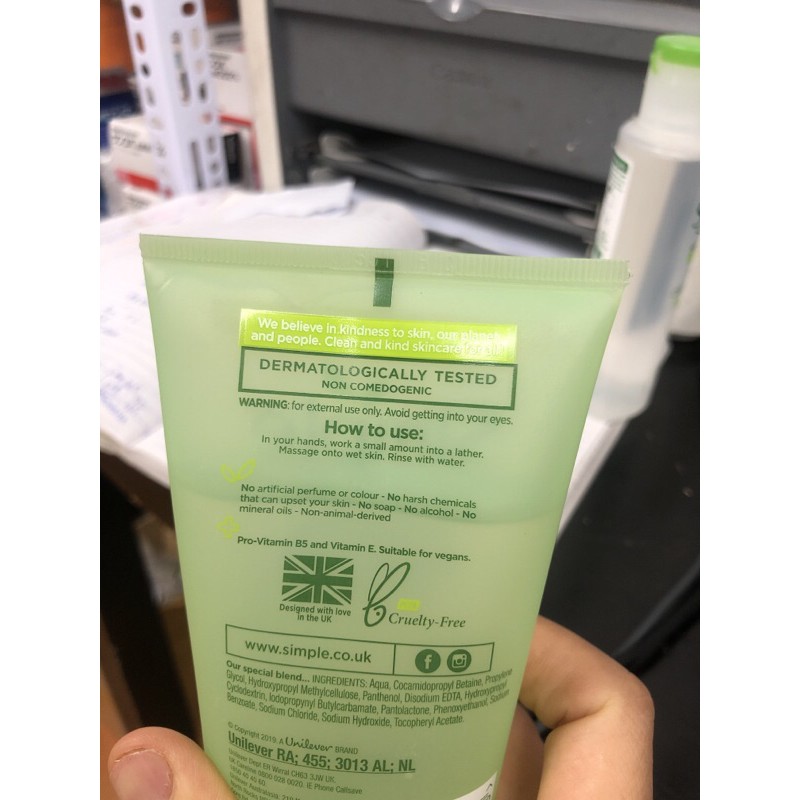 Sữa rửa mặt / toner Simple