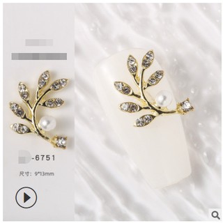 charm trang trí móng
