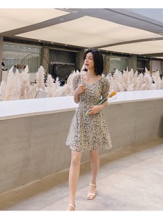 Đầm Hoa Nhún Ngực Nút Bọc