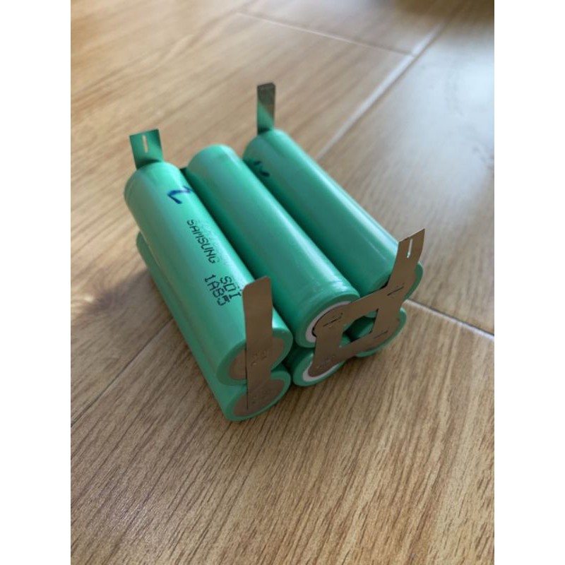 khối Pin đóng sẵn như hình 6 cell chưa có mạch cho máy khoan