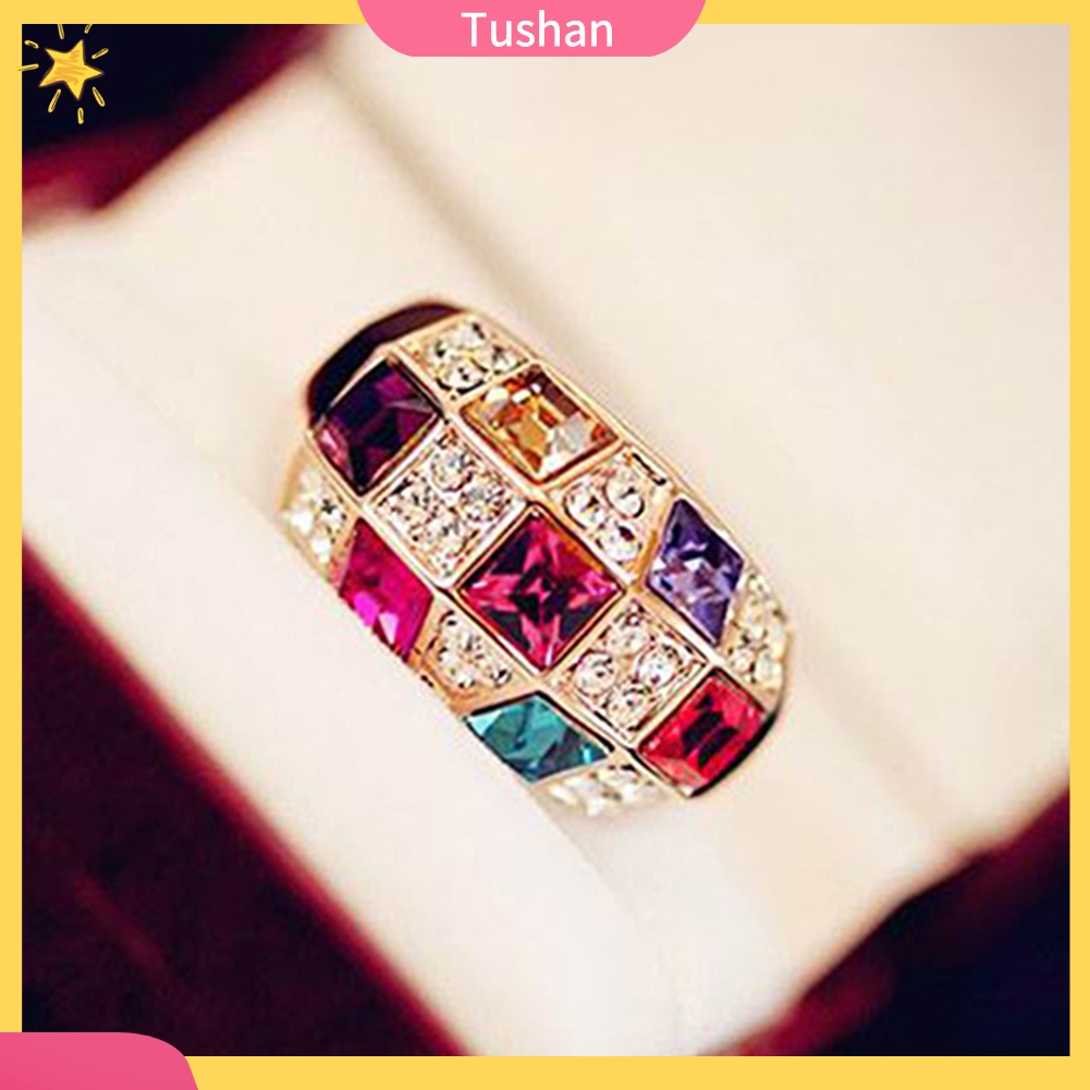 Nhẫn mạ vàng đính đá sang trọng