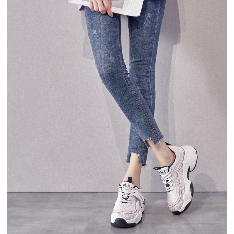 GIÀY SNEAKERS NỮ TRẺ TRUNG. ĐỘN ĐẾ 6CM TĂNG CHIỀU CAO. KIỂU DÁNG THỂ THAO SANG CHẢNH THON GỌN. | BigBuy360 - bigbuy360.vn
