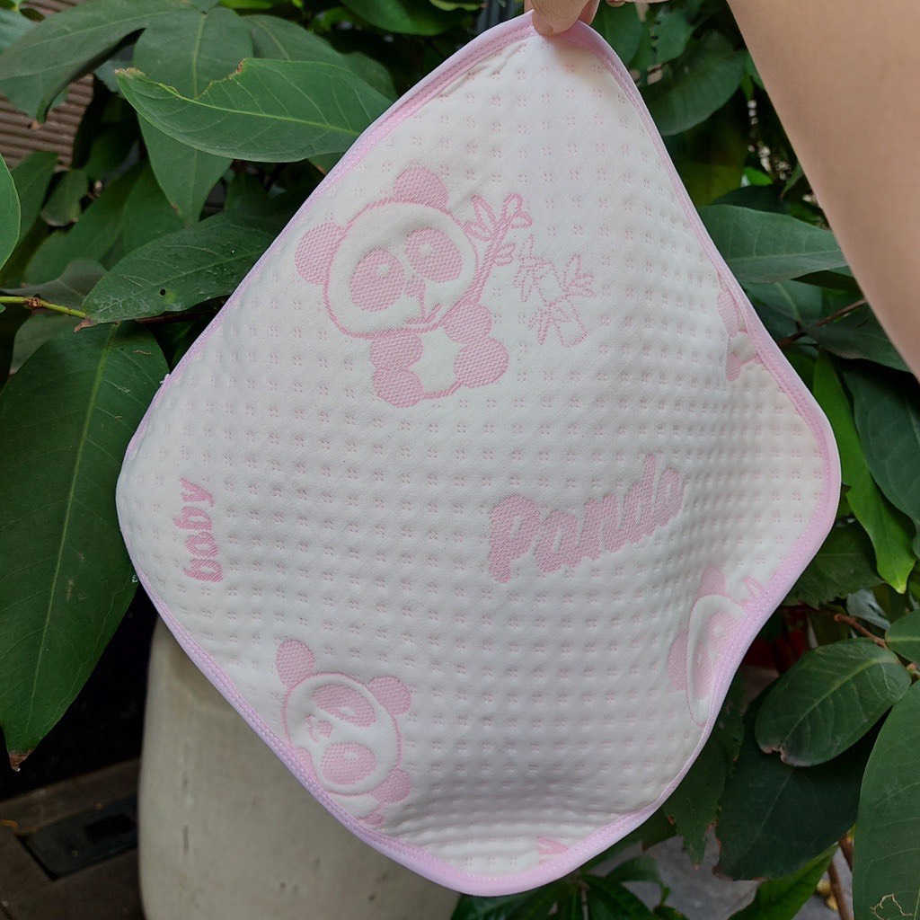Tấm lót Panda chống thấm 4 lớp tiện lợi cho bé