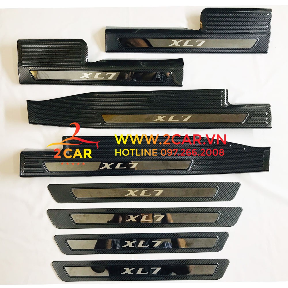 Ốp bậc cửa, nẹp bước chân cacbon xe Suzuki XL7 2019- 2021 vân carbon cao cấp