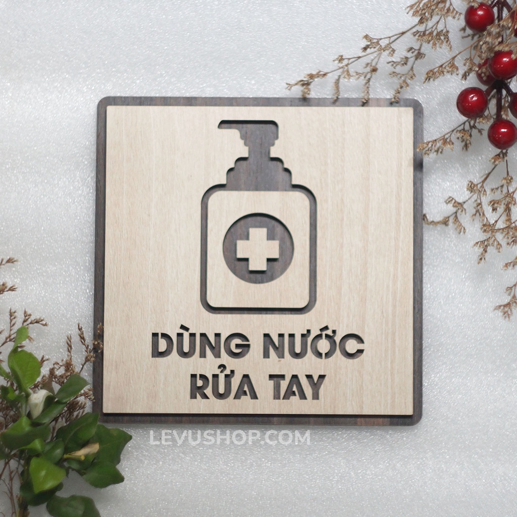 Bảng gỗ dán cửa khắc chữ dùng nước rửa tay