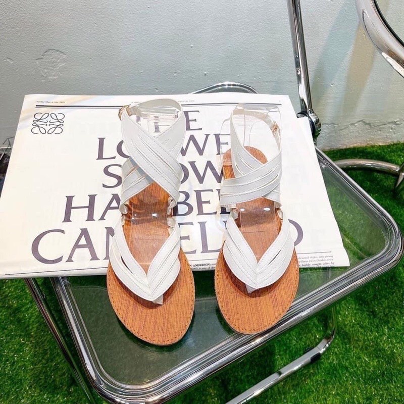 Dép quai ngang nữ sandal kẹp ngón thời trang nữ. Chất liệu da mềm, êm chân. Đế bệt không quá cứng phù hợp mọi nơi