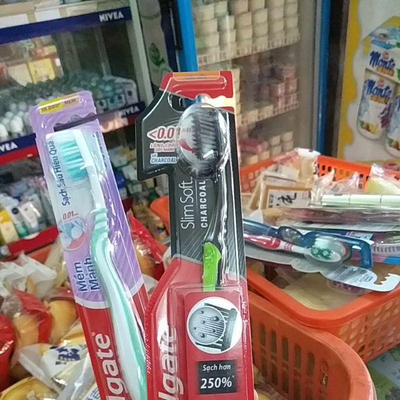 Bàn chải đánh răng colgate