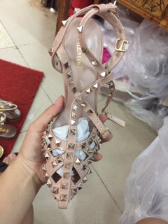 Giày đinh tán valentino cao gót