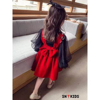 Váy nhung đỏ + áo len pha ren bé gái