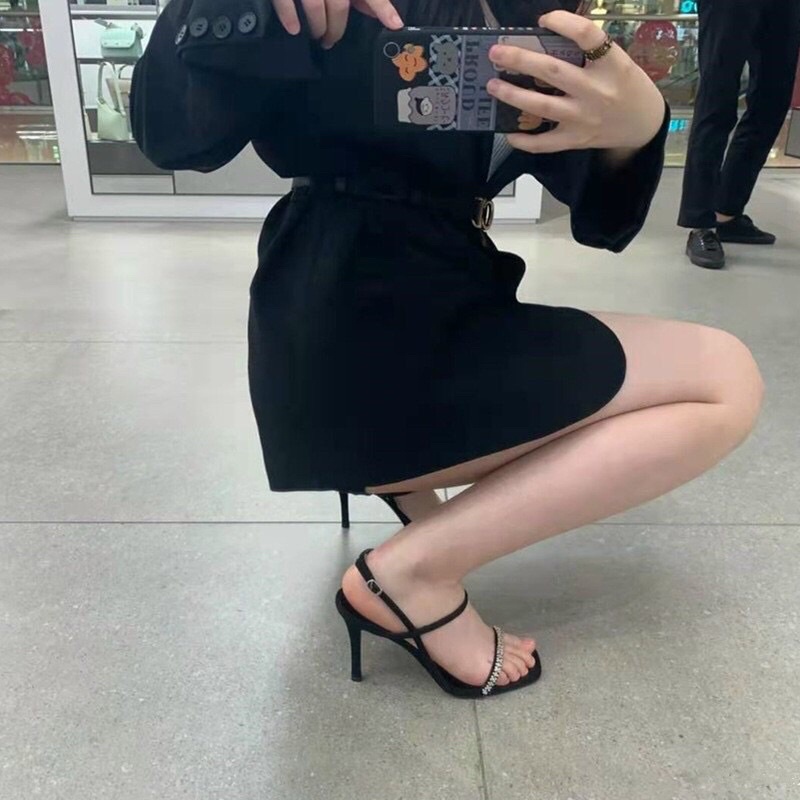 Sandal CNK quai mảnh đính đá cao 9f