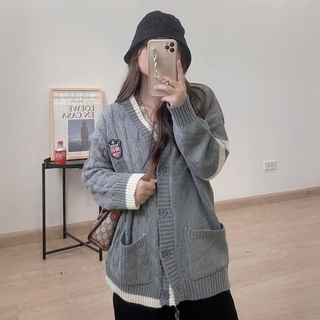 Áo Cardigan Len Xám Huy Hiệu Phối Viền - Titto Closet