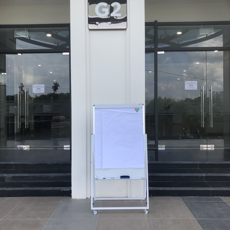 Bảng flipchart chân gấp - Bảng hội thảo kẹp giấy , KT : 60x1m ,tặng bút dạ,bông lau từ,nam châm ,giấy