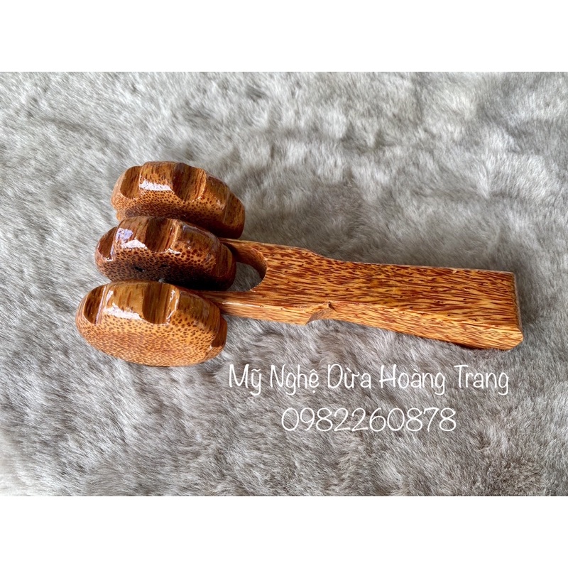 Cây lăn massage gỗ dừa cầm tay 3 bánh - Massge toàn thân