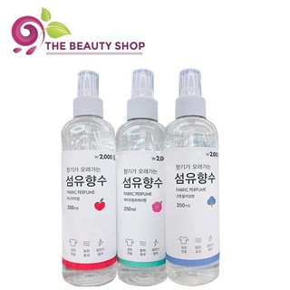 Xịt thơm quần áo Daiso Farbic Perfume 250ml