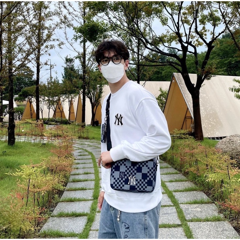 Túi đeo chéo caro MLB