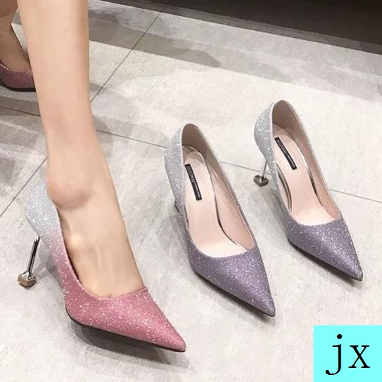 Giày cao gót mũi nhọn đính kim sa lấp lánh phong cách Pháp thời trang xuân thu 2021