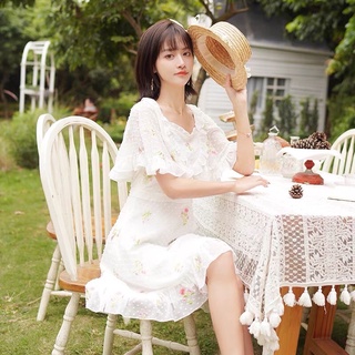 Váy xoè hoạ tiết chấm bi