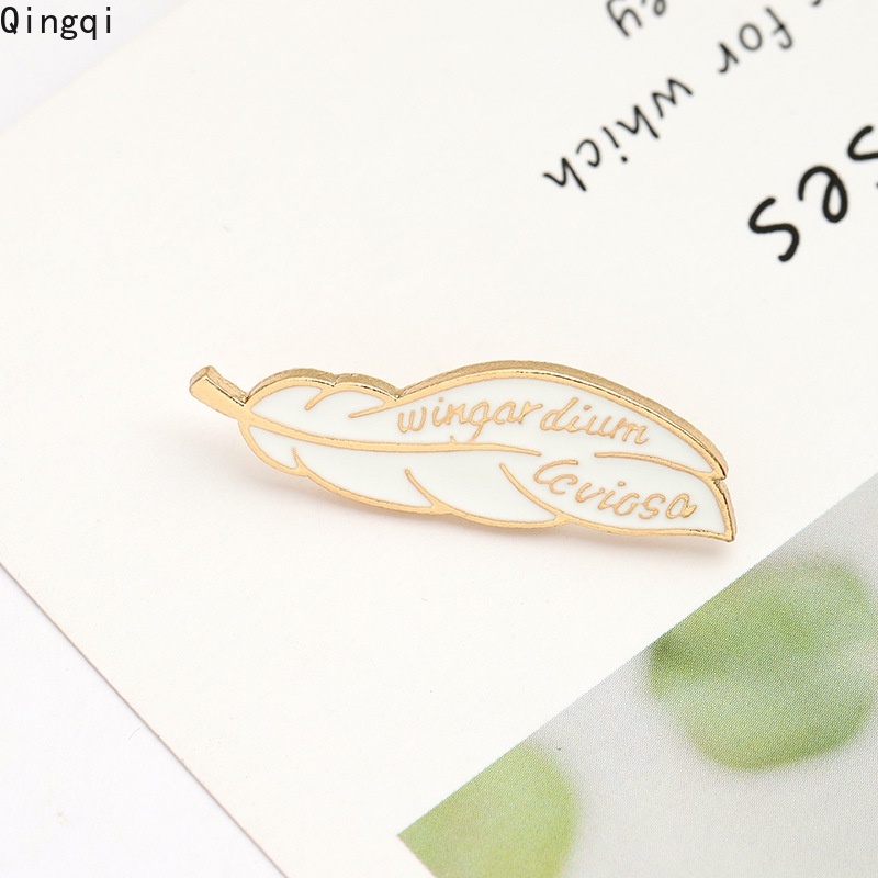 Trâm cài áo Miss Zoe hình lông vũ thời trang