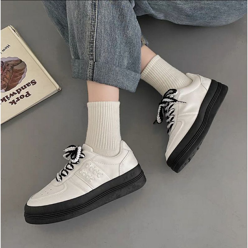 Giày Thể Thao Nữ Đế Đen Phối họa tiết