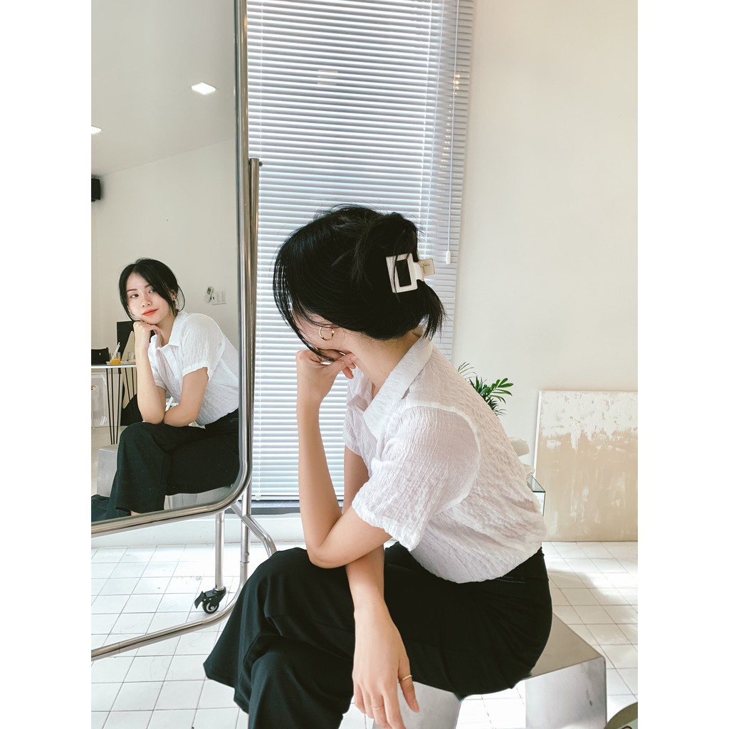 Áo trắng có cổ