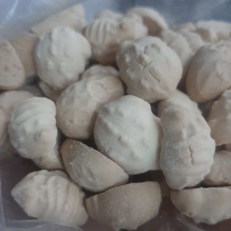 BÁNH MEN SỮA NƯỚNG THAN TRE.