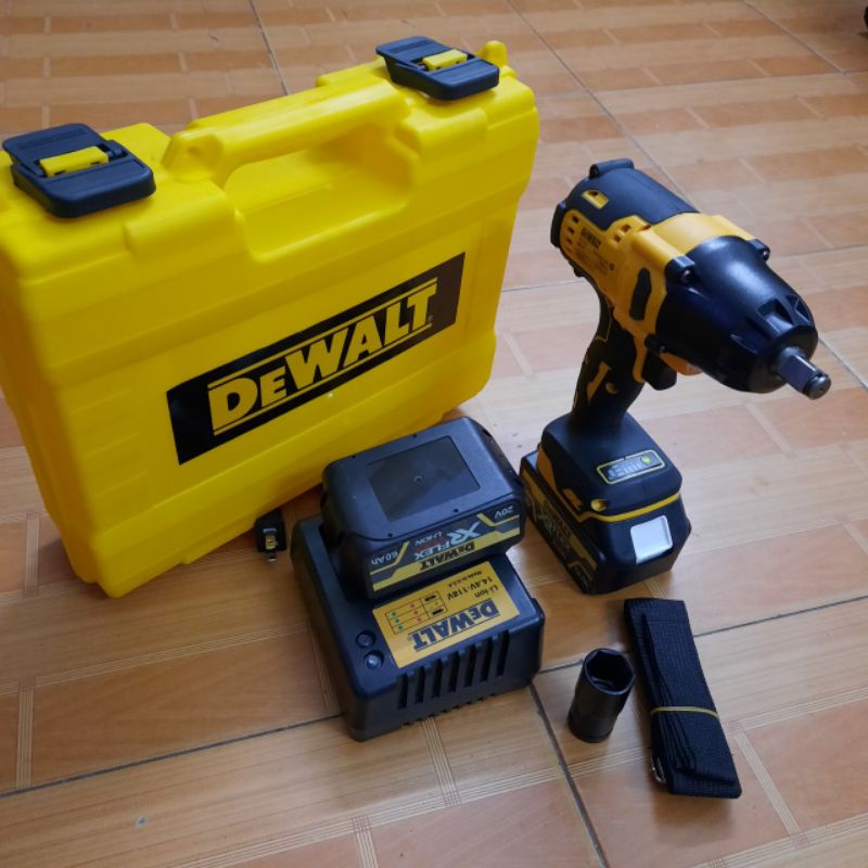Máy siết bulong DEAlt 199v lực siết 880Nm đầu đặc 1/2