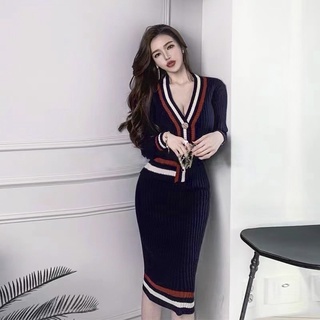 Set váy len cổ V viền kẻ