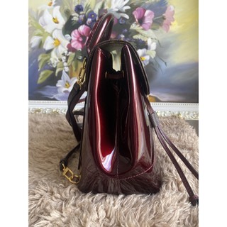 ba lô lv màu đỏ mận da bóng size 18