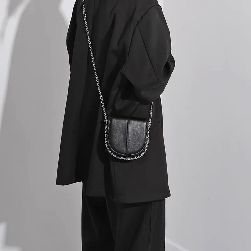 Túi đeo chéo kích thước nhỏ phối dây xích thời trang 2021 phong cách dạo phố