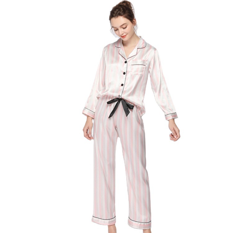 Bộ đồ ngủ dáng dài thiết kế thời trang đơn giản dành cho nữ