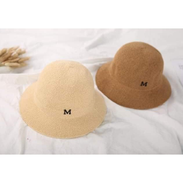 mũ cói rộng vành chữ M sang chảnh