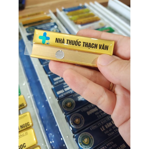 Thẻ tên nhà thuốc, quầy thuốc cho dược sĩ - dùng ghim cài