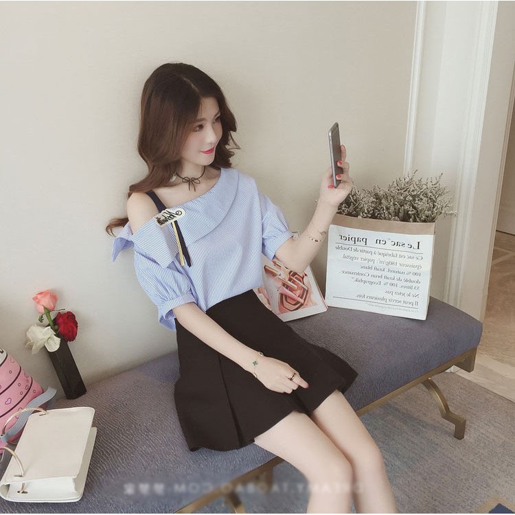 Áo lệch vai nữ sọc thẳng tôn dáng