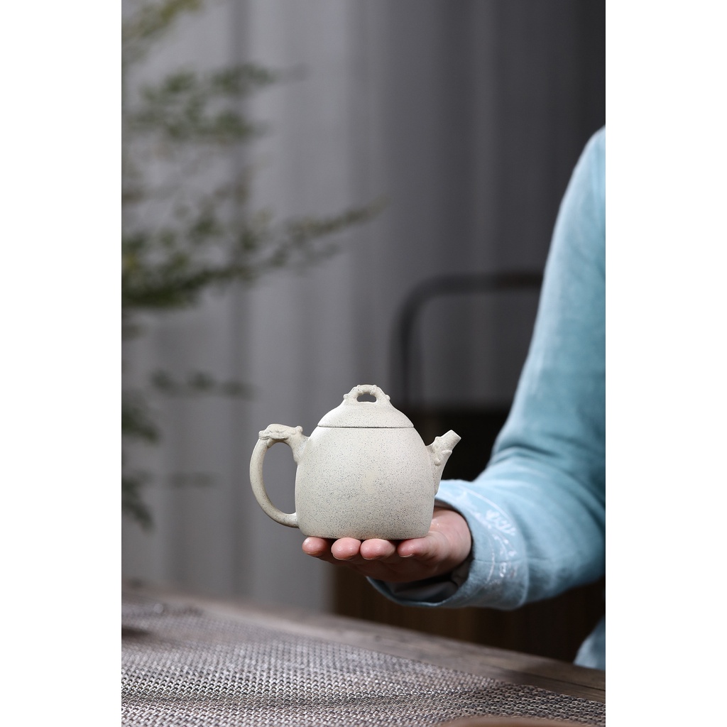 Ấm Tử Sa Nghi Hưng Tần Quyền Song Long 220 ml (Bạch Đoạn Nê)