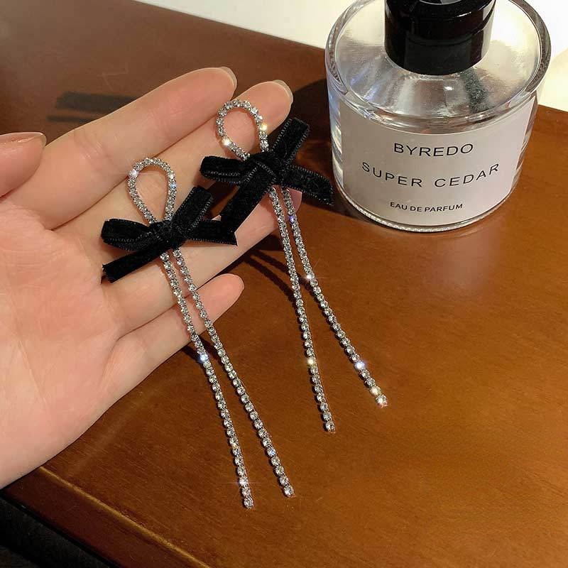 Bông Tai Dáng Dài Đính Nơ Tua Rua Màu Đen Đơn Giản Thời Trang Cổ Điển Cho Nữ